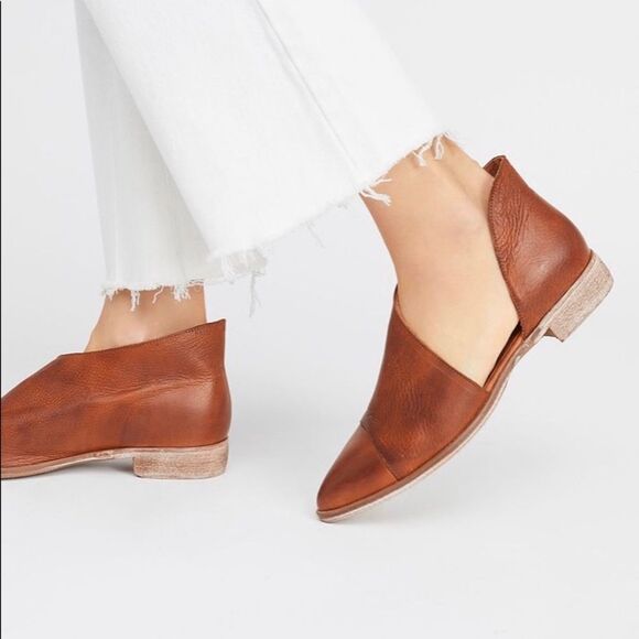 NWOB Free People Royale side cut out flat 5.5
